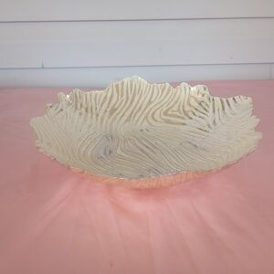 Decorative Gold Leaf-Shaped Serving Bowl - Elegant Home Art